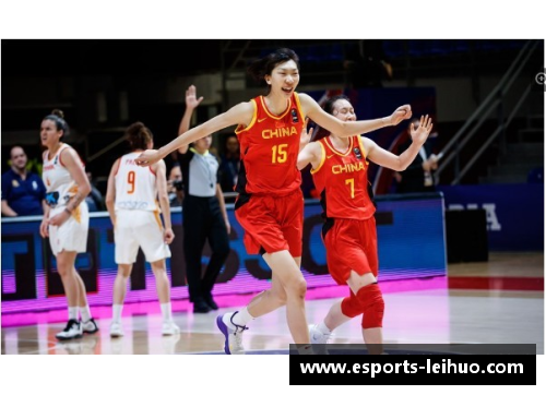 女篮亮眼球星：美丽与技艺的完美结合